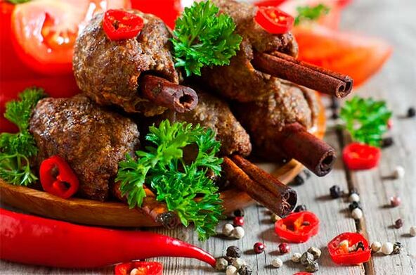Rolls of meat with spices and vegetables is an example of adequate nutrition